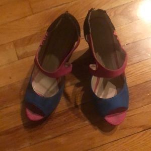 Color block wedge sandal